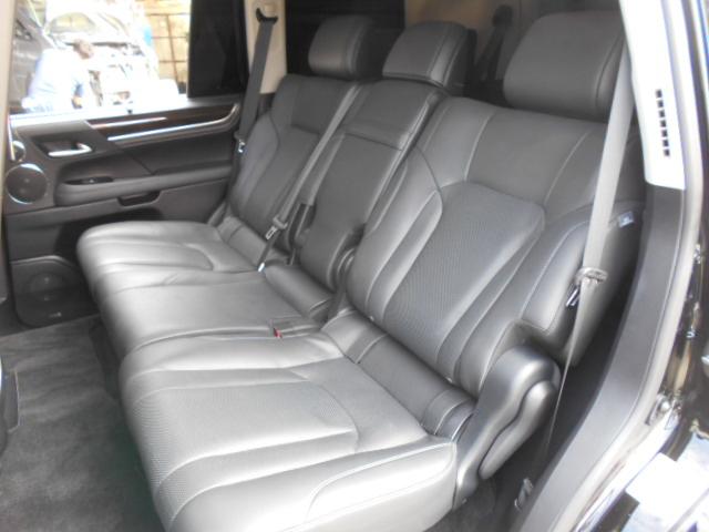 LX570 黒皮 サンルーフ リアエンターテイメント LX570 8名(15枚目)