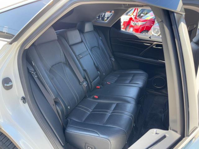 ＲＸ ＲＸ４５０ｈバージョンＬ　社外Ｆスポイラー　純正ナビ　本革黒　衝突軽減ブレーキ　電動バックドア　フルセグＴＶ　走行中視聴可能　Ｂカメラ　プリクラッシュ　ハンドルヒーター　２．０ＥＴＣ　純正アルミ　ドラレコ　シートヒーター＆クーラー　社外アンダーリアスポイラー（17枚目）
