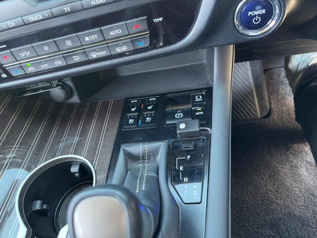 ＲＸ ＲＸ４５０ｈバージョンＬ　社外Ｆスポイラー　純正ナビ　本革黒　衝突軽減ブレーキ　電動バックドア　フルセグＴＶ　走行中視聴可能　Ｂカメラ　プリクラッシュ　ハンドルヒーター　２．０ＥＴＣ　純正アルミ　ドラレコ　シートヒーター＆クーラー　社外アンダーリアスポイラー（23枚目）