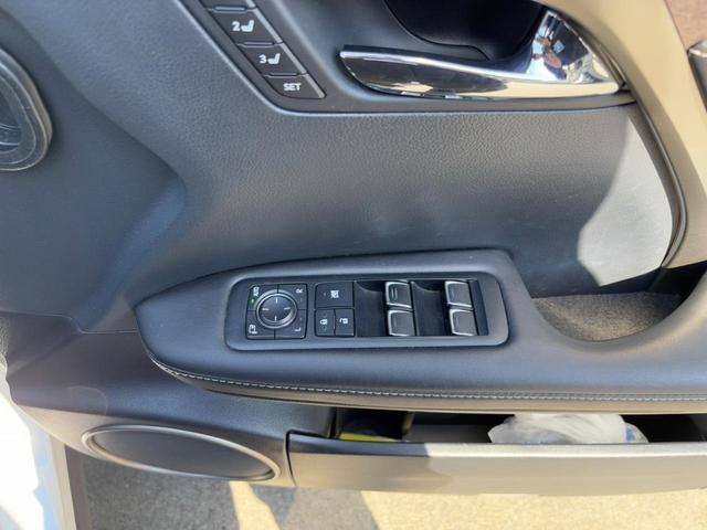ＲＸ ＲＸ４５０ｈバージョンＬ　社外Ｆスポイラー　純正ナビ　本革黒　衝突軽減ブレーキ　電動バックドア　フルセグＴＶ　走行中視聴可能　Ｂカメラ　プリクラッシュ　ハンドルヒーター　２．０ＥＴＣ　純正アルミ　ドラレコ　シートヒーター＆クーラー　社外アンダーリアスポイラー（66枚目）