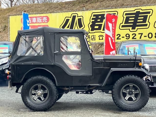 ジープ キャンバストップ　Ｊ５３型　４ＷＤ　４Ｆ　ディーゼルターボ　ホロ付　セミバケットシート　ＲＡＮＣＨＯ－ＲＳ５０００ショック　社外アルミホイール　社外ロールバー　オーバーフェンダー　フロントガード　フォグライト　サントップ付　車両シートカバー有　ＣＤ再生　ＵＳＢ（4枚目）