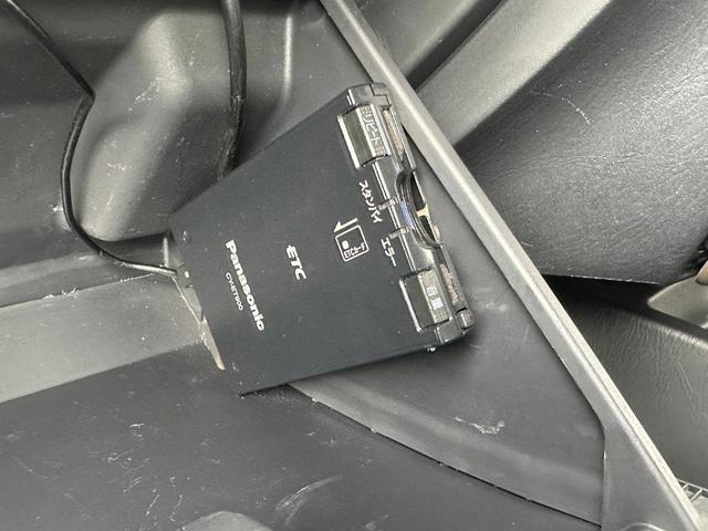 ジムニー ランドベンチャー　１０型ＡＴ　４ＷＤ　メモリーナビ　記録簿　レザーシート　シートヒーター　ドラレコ　フルセグＴＶ　ＥＴＣ　ＤＶＤ再生　ツイーター　けん引フック　ルーフキャリア　サイドガード　マッドガード　ターボ　革巻ハンドル　背面カバー　フォグ　電格ミラー（60枚目）