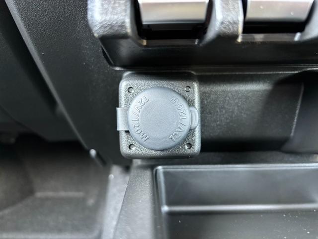 ジムニー ＸＣ　４ＷＤ　ＡＴ　届出済未使用車　記録簿　メモリーナビ　衝突軽減装置　フルセグＴＶ　Ｂｌｕｅｔｏｏｔｈ　ＤＶＤ再生　シートヒーター　記録簿　スマートキー２個　クルーズコントロール　オートハイビーム　ターボ　ダウンヒルアシストコントロール　ＬＥＤヘッドライト（55枚目）