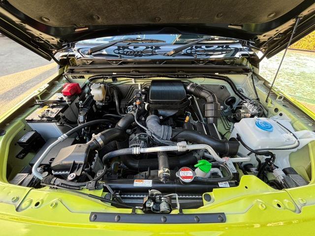 ジムニー ＸＣ　４ＷＤ　ＡＴ　メモリーナビ　／届出済未使用車　衝突軽減　新車保証書　クルコン　フルセグＴＶ　レーン逸脱警報　サイドガード　ルーフキャリア　リアラダー　マッドガード　　シートヒータ　ターボ　ＬＥＤヘッドライト　フォグ　オートライト　オートハイビーム　純正ＡＷ（24枚目）