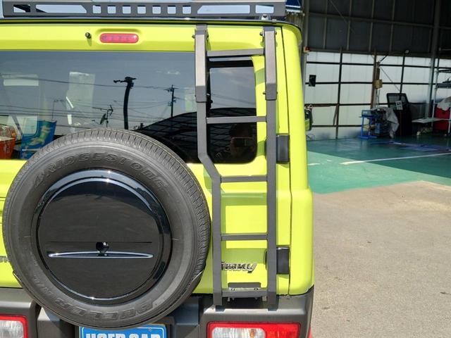 ジムニー ＸＣ　４ＷＤ　ＡＴ　メモリーナビ　／届出済未使用車　衝突軽減　新車保証書　クルコン　フルセグＴＶ　レーン逸脱警報　サイドガード　ルーフキャリア　リアラダー　マッドガード　　シートヒータ　ターボ　ＬＥＤヘッドライト　フォグ　オートライト　オートハイビーム　純正ＡＷ（40枚目）