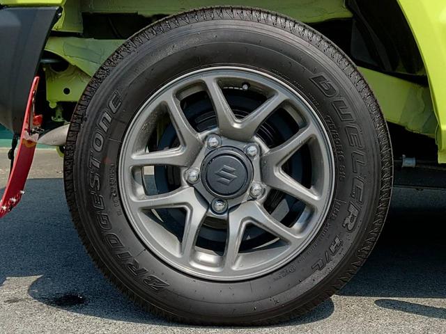 ジムニー ＸＣ　４ＷＤ　ＡＴ　メモリーナビ　／届出済未使用車　衝突軽減　新車保証書　クルコン　フルセグＴＶ　レーン逸脱警報　サイドガード　ルーフキャリア　リアラダー　マッドガード　　シートヒータ　ターボ　ＬＥＤヘッドライト　フォグ　オートライト　オートハイビーム　純正ＡＷ（49枚目）