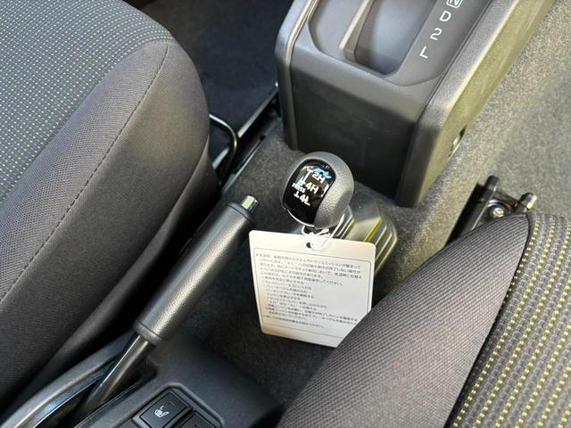 ジムニー ＸＣ　４ＷＤ　ＡＴ　メモリーナビ　／届出済未使用車　衝突軽減　新車保証書　クルコン　フルセグＴＶ　レーン逸脱警報　サイドガード　ルーフキャリア　リアラダー　マッドガード　　シートヒータ　ターボ　ＬＥＤヘッドライト　フォグ　オートライト　オートハイビーム　純正ＡＷ（59枚目）