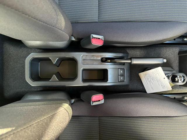 ジムニー ＸＣ　４ＷＤ　ＡＴ　メモリーナビ　／届出済未使用車　衝突軽減　新車保証書　クルコン　フルセグＴＶ　レーン逸脱警報　サイドガード　ルーフキャリア　リアラダー　マッドガード　　シートヒータ　ターボ　ＬＥＤヘッドライト　フォグ　オートライト　オートハイビーム　純正ＡＷ（64枚目）