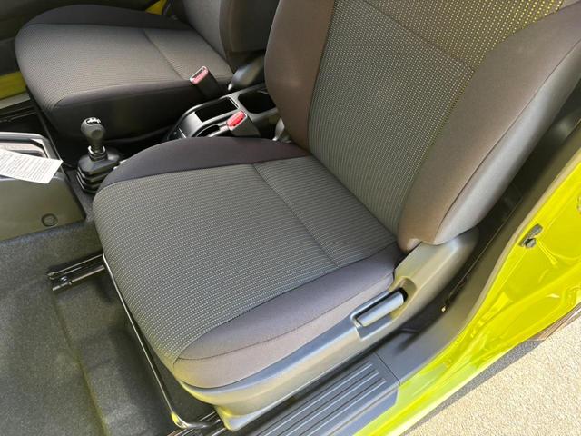ジムニー ＸＣ　４ＷＤ　ＡＴ　メモリーナビ　／届出済未使用車　衝突軽減　新車保証書　クルコン　フルセグＴＶ　レーン逸脱警報　サイドガード　ルーフキャリア　リアラダー　マッドガード　　シートヒータ　ターボ　ＬＥＤヘッドライト　フォグ　オートライト　オートハイビーム　純正ＡＷ（70枚目）