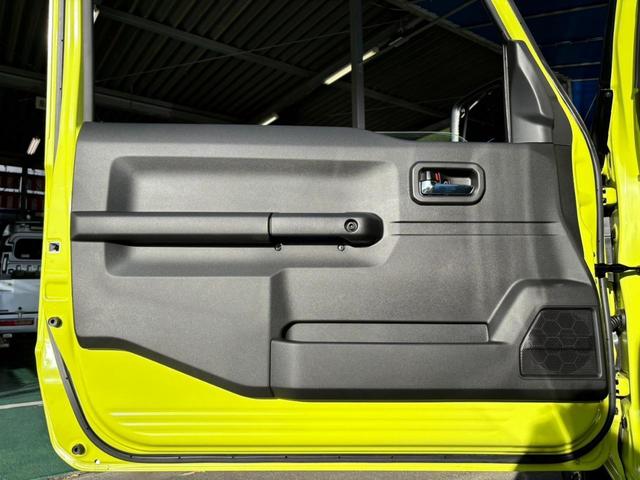 ジムニー ＸＣ　４ＷＤ　ＡＴ　メモリーナビ　／届出済未使用車　衝突軽減　新車保証書　クルコン　フルセグＴＶ　レーン逸脱警報　サイドガード　ルーフキャリア　リアラダー　マッドガード　　シートヒータ　ターボ　ＬＥＤヘッドライト　フォグ　オートライト　オートハイビーム　純正ＡＷ（72枚目）