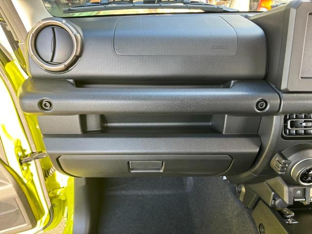 ジムニー ＸＣ　４ＷＤ　ＡＴ　メモリーナビ　／届出済未使用車　衝突軽減　新車保証書　クルコン　フルセグＴＶ　レーン逸脱警報　サイドガード　ルーフキャリア　リアラダー　マッドガード　　シートヒータ　ターボ　ＬＥＤヘッドライト　フォグ　オートライト　オートハイビーム　純正ＡＷ（73枚目）