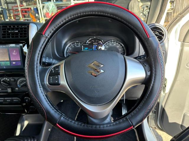 ジムニー ランドベンチャ　１０型ＭＴ／　４ＷＤ　リフトアップ　レカロ　メディアオーディオ　フジツボマフラー　けん引フック　サイドガード　ハイリフトジャッキ　ジャッキアジャスター　Ｂｌｕｅｔｏｏｔｈ　レザーシート　シートヒータ　ルーフキャリア　ＬＥＤヘッドライト（13枚目）