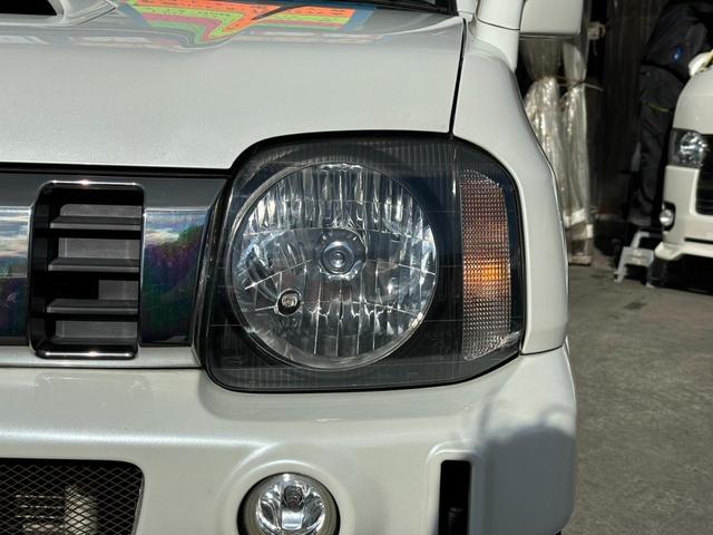 ジムニー ランドベンチャ　１０型ＭＴ／　４ＷＤ　リフトアップ　レカロ　メディアオーディオ　フジツボマフラー　けん引フック　サイドガード　ハイリフトジャッキ　ジャッキアジャスター　Ｂｌｕｅｔｏｏｔｈ　レザーシート　シートヒータ　ルーフキャリア　ＬＥＤヘッドライト（27枚目）