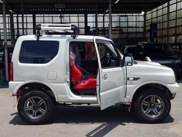 ジムニー ランドベンチャ　１０型ＭＴ／　４ＷＤ　リフトアップ　レカロ　メディアオーディオ　フジツボマフラー　けん引フック　サイドガード　ハイリフトジャッキ　ジャッキアジャスター　Ｂｌｕｅｔｏｏｔｈ　レザーシート　シートヒータ　ルーフキャリア　ＬＥＤヘッドライト（38枚目）