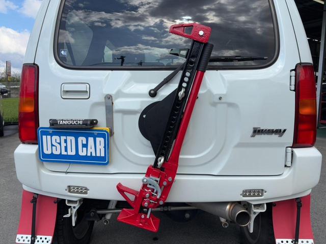 ジムニー ランドベンチャ　１０型ＭＴ／　４ＷＤ　リフトアップ　レカロ　メディアオーディオ　フジツボマフラー　けん引フック　サイドガード　ハイリフトジャッキ　ジャッキアジャスター　Ｂｌｕｅｔｏｏｔｈ　レザーシート　シートヒータ　ルーフキャリア　ＬＥＤヘッドライト（43枚目）
