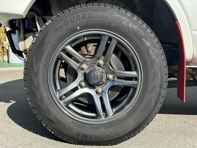 ジムニー ランドベンチャ　１０型ＭＴ／　４ＷＤ　リフトアップ　レカロ　メディアオーディオ　フジツボマフラー　けん引フック　サイドガード　ハイリフトジャッキ　ジャッキアジャスター　Ｂｌｕｅｔｏｏｔｈ　レザーシート　シートヒータ　ルーフキャリア　ＬＥＤヘッドライト（51枚目）