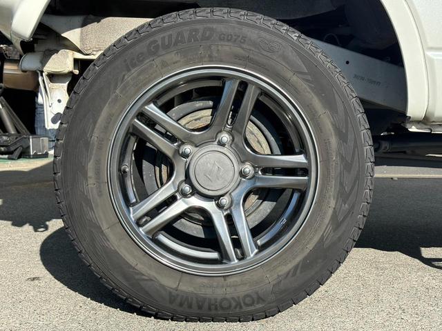 ジムニー ランドベンチャ　１０型ＭＴ／　４ＷＤ　リフトアップ　レカロ　メディアオーディオ　フジツボマフラー　けん引フック　サイドガード　ハイリフトジャッキ　ジャッキアジャスター　Ｂｌｕｅｔｏｏｔｈ　レザーシート　シートヒータ　ルーフキャリア　ＬＥＤヘッドライト（53枚目）