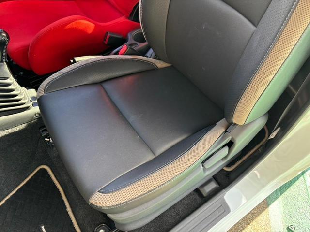 ジムニー ランドベンチャ　１０型ＭＴ／　４ＷＤ　リフトアップ　レカロ　メディアオーディオ　フジツボマフラー　けん引フック　サイドガード　ハイリフトジャッキ　ジャッキアジャスター　Ｂｌｕｅｔｏｏｔｈ　レザーシート　シートヒータ　ルーフキャリア　ＬＥＤヘッドライト（70枚目）