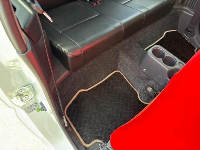 ジムニー ランドベンチャ　１０型ＭＴ／　４ＷＤ　リフトアップ　レカロ　メディアオーディオ　フジツボマフラー　けん引フック　サイドガード　ハイリフトジャッキ　ジャッキアジャスター　Ｂｌｕｅｔｏｏｔｈ　レザーシート　シートヒータ　ルーフキャリア　ＬＥＤヘッドライト（77枚目）