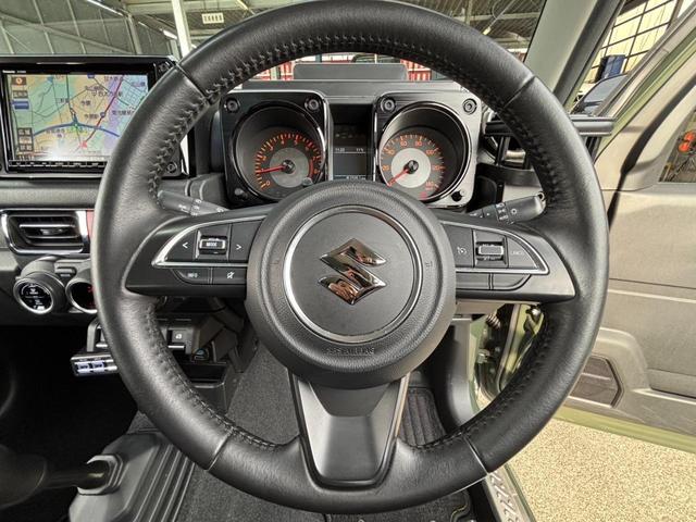 ジムニー ＸＣ　５ＭＴ　４ＷＤ　純正８インチＳＤナビ　衝突軽減装置　ロッソモデロマフラー　ルーフＢＯＸ　新車保証書　レーン逸脱警報　　サイドガード　リアラダー　Ｂｌｕｅｔｏｏｔｈ　バックカメラ　ドラレコ　マッドガード　クルコン　フルセグ　ターボ　ＬＥＤライト　ＥＴＣ（13枚目）
