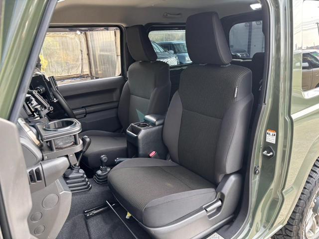 ジムニー ＸＣ　５ＭＴ　４ＷＤ　純正８インチＳＤナビ　衝突軽減装置　ロッソモデロマフラー　ルーフＢＯＸ　新車保証書　レーン逸脱警報　　サイドガード　リアラダー　Ｂｌｕｅｔｏｏｔｈ　バックカメラ　ドラレコ　マッドガード　クルコン　フルセグ　ターボ　ＬＥＤライト　ＥＴＣ（17枚目）