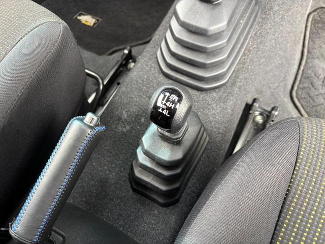 ジムニー ＸＣ　５ＭＴ　４ＷＤ　純正８インチＳＤナビ　衝突軽減装置　ロッソモデロマフラー　ルーフＢＯＸ　新車保証書　レーン逸脱警報　　サイドガード　リアラダー　Ｂｌｕｅｔｏｏｔｈ　バックカメラ　ドラレコ　マッドガード　クルコン　フルセグ　ターボ　ＬＥＤライト　ＥＴＣ（62枚目）