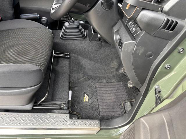 ジムニー ＸＣ　５ＭＴ　４ＷＤ　純正８インチＳＤナビ　衝突軽減装置　ロッソモデロマフラー　ルーフＢＯＸ　新車保証書　レーン逸脱警報　　サイドガード　リアラダー　Ｂｌｕｅｔｏｏｔｈ　バックカメラ　ドラレコ　マッドガード　クルコン　フルセグ　ターボ　ＬＥＤライト　ＥＴＣ（69枚目）