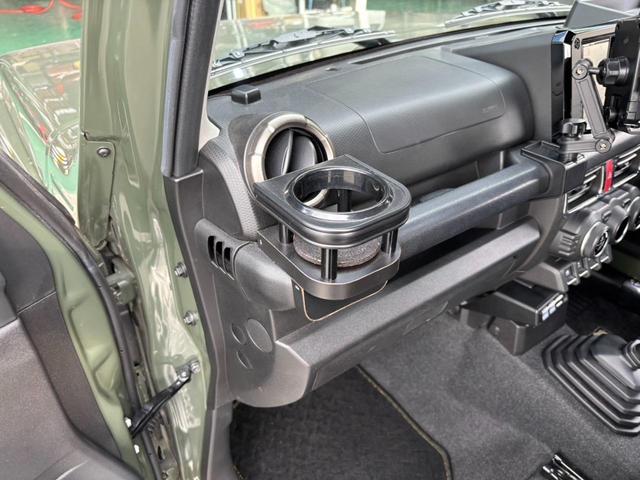 ジムニー ＸＣ　５ＭＴ　４ＷＤ　純正８インチＳＤナビ　衝突軽減装置　ロッソモデロマフラー　ルーフＢＯＸ　新車保証書　レーン逸脱警報　　サイドガード　リアラダー　Ｂｌｕｅｔｏｏｔｈ　バックカメラ　ドラレコ　マッドガード　クルコン　フルセグ　ターボ　ＬＥＤライト　ＥＴＣ（76枚目）