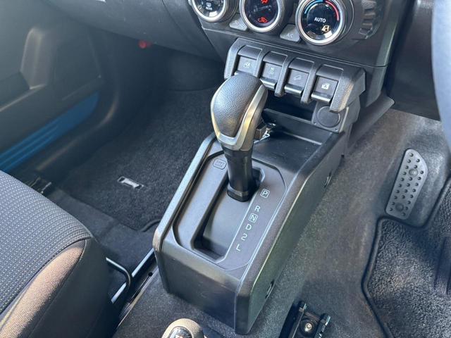 ジムニー ＸＣ　４ＷＤ　ＡＴ　ワンオーナー　／禁煙車　純正ナビ　記録簿　衝突軽減ブレーキ　レーン逸脱警報　前後ドラレコ　Ｂｌｕｅｔｏｏｔｈ　フルセグＴＶ　ＤＶＤ再生　バックカメラ　クルコン　シートヒーター　マッドガード　背面タイヤ　ＬＥＤヘッドライト　純正１６ＡＷ　ＥＴＣ（12枚目）