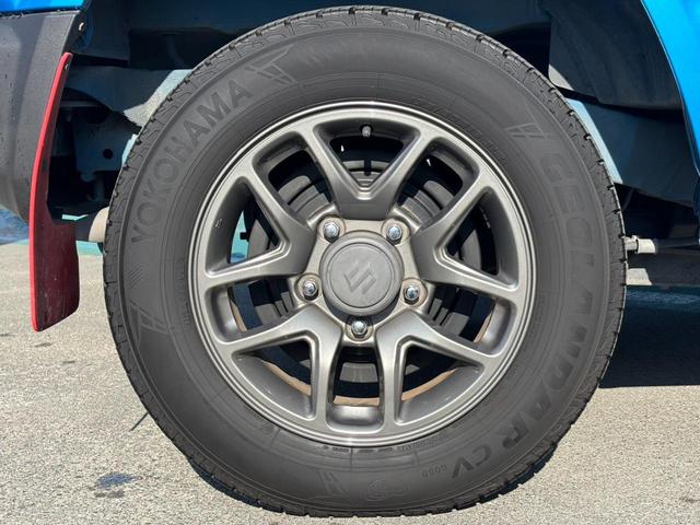 ジムニー ＸＣ　４ＷＤ　ＡＴ　ワンオーナー　／禁煙車　純正ナビ　記録簿　衝突軽減ブレーキ　レーン逸脱警報　前後ドラレコ　Ｂｌｕｅｔｏｏｔｈ　フルセグＴＶ　ＤＶＤ再生　バックカメラ　クルコン　シートヒーター　マッドガード　背面タイヤ　ＬＥＤヘッドライト　純正１６ＡＷ　ＥＴＣ（52枚目）