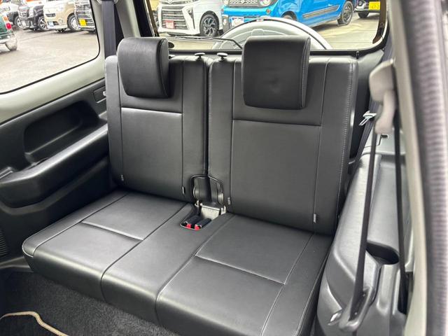 ジムニー ランドベンチャー　４ＷＤ／１０型ＡＴ　ＳＤナビ　フルセグＴＶ　Ｂｌｕｅｔｏｏｔｈ　ＤＶＤ再生　ステリモ　レザーシート　シートヒーター　ＥＴＣ　ターボ　ＬＥＤヘッドライト　フォグ　フロアマット　背面タイヤカバー　純正１６ＡＷ　ドアバイザー　革巻ハンドル　電格ミラー（19枚目）