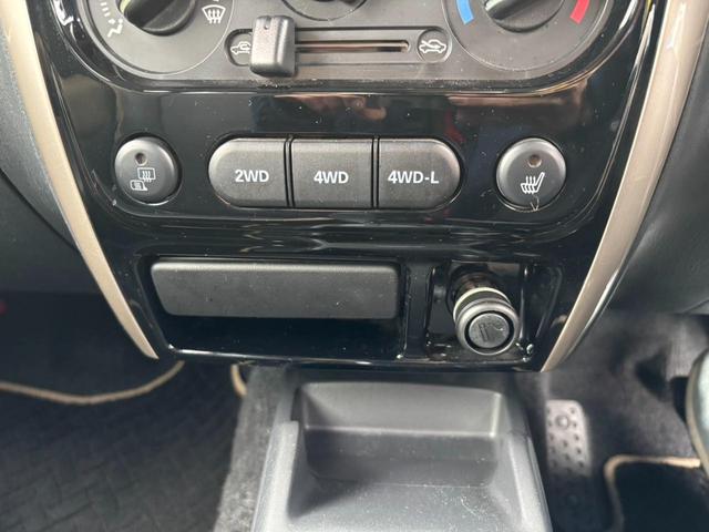 ジムニー ランドベンチャー　４ＷＤ／１０型ＡＴ　ＳＤナビ　フルセグＴＶ　Ｂｌｕｅｔｏｏｔｈ　ＤＶＤ再生　ステリモ　レザーシート　シートヒーター　ＥＴＣ　ターボ　ＬＥＤヘッドライト　フォグ　フロアマット　背面タイヤカバー　純正１６ＡＷ　ドアバイザー　革巻ハンドル　電格ミラー（61枚目）