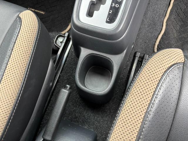 ジムニー ランドベンチャー　４ＷＤ／１０型ＡＴ　ＳＤナビ　フルセグＴＶ　Ｂｌｕｅｔｏｏｔｈ　ＤＶＤ再生　ステリモ　レザーシート　シートヒーター　ＥＴＣ　ターボ　ＬＥＤヘッドライト　フォグ　フロアマット　背面タイヤカバー　純正１６ＡＷ　ドアバイザー　革巻ハンドル　電格ミラー（67枚目）