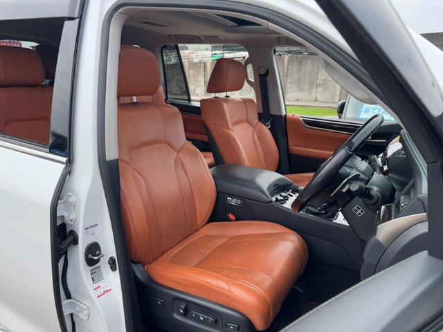 ＬＸ ＬＸ５７０　４ＷＤ　モデリスタ　エアサスキット　茶革レザー　ヒッチメンバー　走行中ＴＶ可能　レクサスセーフティー　全方位カメラ　ＥＴＣ２．０　クールＢＯＸ　ハンドルヒーター　パワーゲート　サスリモートコントローラ　サンルーフ　８人乗り　シートヒーター＆クーラー（14枚目）
