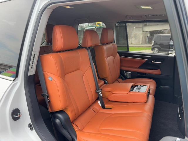 ＬＸ ＬＸ５７０　４ＷＤ　モデリスタ　エアサスキット　茶革レザー　ヒッチメンバー　走行中ＴＶ可能　レクサスセーフティー　全方位カメラ　ＥＴＣ２．０　クールＢＯＸ　ハンドルヒーター　パワーゲート　サスリモートコントローラ　サンルーフ　８人乗り　シートヒーター＆クーラー（17枚目）