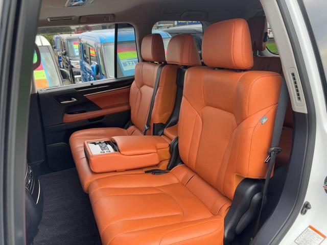 ＬＸ ＬＸ５７０　４ＷＤ　モデリスタ　エアサスキット　茶革レザー　ヒッチメンバー　走行中ＴＶ可能　レクサスセーフティー　全方位カメラ　ＥＴＣ２．０　クールＢＯＸ　ハンドルヒーター　パワーゲート　サスリモートコントローラ　サンルーフ　８人乗り　シートヒーター＆クーラー（18枚目）