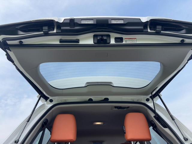 ＬＸ ＬＸ５７０　４ＷＤ　モデリスタ　エアサスキット　茶革レザー　ヒッチメンバー　走行中ＴＶ可能　レクサスセーフティー　全方位カメラ　ＥＴＣ２．０　クールＢＯＸ　ハンドルヒーター　パワーゲート　サスリモートコントローラ　サンルーフ　８人乗り　シートヒーター＆クーラー（52枚目）