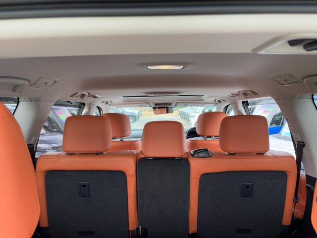 ＬＸ ＬＸ５７０　４ＷＤ　モデリスタ　エアサスキット　茶革レザー　ヒッチメンバー　走行中ＴＶ可能　レクサスセーフティー　全方位カメラ　ＥＴＣ２．０　クールＢＯＸ　ハンドルヒーター　パワーゲート　サスリモートコントローラ　サンルーフ　８人乗り　シートヒーター＆クーラー（53枚目）