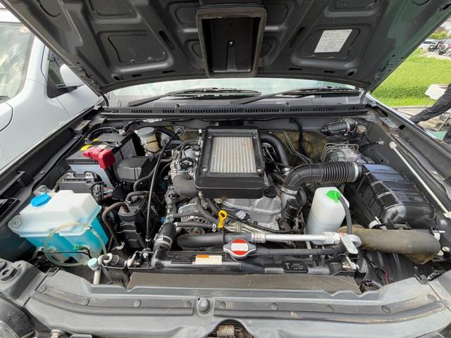 ジムニー ランドベンチャー４ＷＤ　１０型５ＭＴ　ＨＤＤナビ　新車保証書　フルセグＴＶ　ドラレコ　ＥＴＣ　ＤＶＤ再生　ＣＤ　レザーシート　フォグライト　ターボ　ドアバイザー　電格ミラー　キーレス　革巻ハンドル　フロアマット　光軸調整ライト　ＡＢＳ（24枚目）