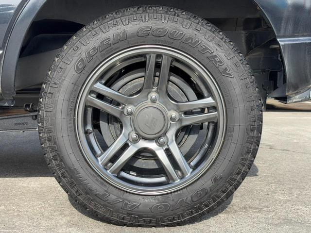ジムニー ランドベンチャー４ＷＤ　１０型５ＭＴ　ＨＤＤナビ　新車保証書　フルセグＴＶ　ドラレコ　ＥＴＣ　ＤＶＤ再生　ＣＤ　レザーシート　フォグライト　ターボ　ドアバイザー　電格ミラー　キーレス　革巻ハンドル　フロアマット　光軸調整ライト　ＡＢＳ（51枚目）