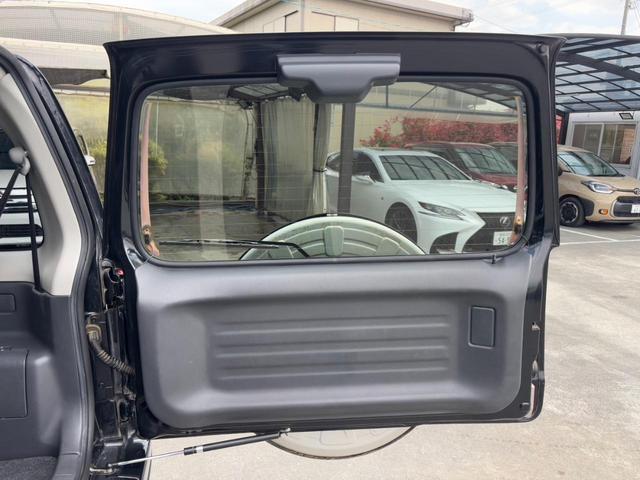 ジムニー ランドベンチャー４ＷＤ　１０型５ＭＴ　ＨＤＤナビ　新車保証書　フルセグＴＶ　ドラレコ　ＥＴＣ　ＤＶＤ再生　ＣＤ　レザーシート　フォグライト　ターボ　ドアバイザー　電格ミラー　キーレス　革巻ハンドル　フロアマット　光軸調整ライト　ＡＢＳ（54枚目）