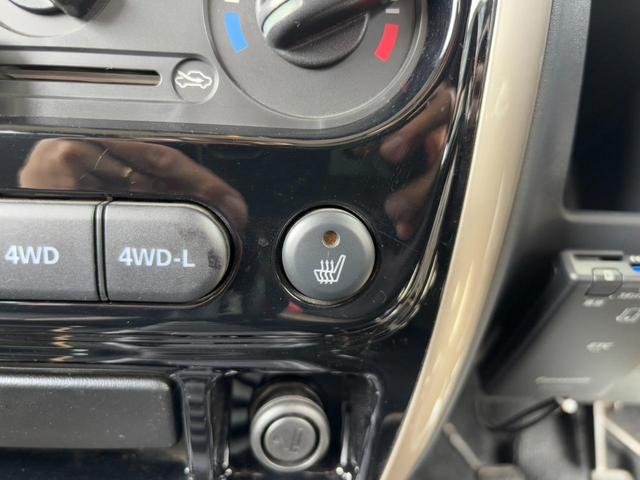 ジムニー ランドベンチャー４ＷＤ　１０型５ＭＴ　ＨＤＤナビ　新車保証書　フルセグＴＶ　ドラレコ　ＥＴＣ　ＤＶＤ再生　ＣＤ　レザーシート　フォグライト　ターボ　ドアバイザー　電格ミラー　キーレス　革巻ハンドル　フロアマット　光軸調整ライト　ＡＢＳ（65枚目）