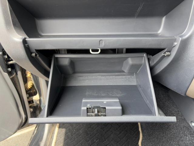 ジムニー ランドベンチャー４ＷＤ　１０型５ＭＴ　ＨＤＤナビ　新車保証書　フルセグＴＶ　ドラレコ　ＥＴＣ　ＤＶＤ再生　ＣＤ　レザーシート　フォグライト　ターボ　ドアバイザー　電格ミラー　キーレス　革巻ハンドル　フロアマット　光軸調整ライト　ＡＢＳ（77枚目）