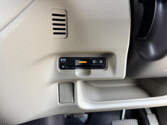 Ｎ－ＢＯＸ Ｇホンダセンシング　ＳＤナビ　衝突軽減ブレーキ　ＥＴＣ　レーン逸脱警報　バックカメラ　ＴＶ　Ｂｌｕｅｔｏｏｔｈ　ステリモ　クルーズコントロール　ＬＥＤヘッドライト　オートライト　オートハイビーム　社外１４ＡＷ　スマートキー　電格ミラー　ＣＤ（54枚目）