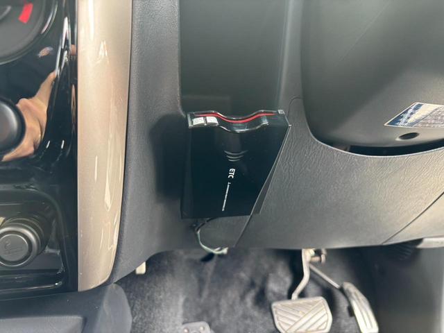 ジムニー ランドベンチャー　４ＷＤ　１０型ＡＴ　ＳＤナビ　フルセグＴＶ　記録簿　レザーシート　Ｂｌｕｅｔｏｏｔｈ　バックカメラ　ステリモ　シートヒーター　マッドガード　背面タイヤカバー　純正１６ＡＷ　ＨＩＤライト　フォグ　電格ミラー　革巻ハンドル　フロアマット　キーレス（23枚目）