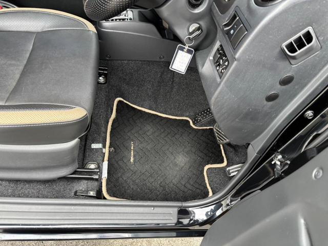 ジムニー ランドベンチャー　４ＷＤ　１０型ＡＴ　ＳＤナビ　フルセグＴＶ　記録簿　レザーシート　Ｂｌｕｅｔｏｏｔｈ　バックカメラ　ステリモ　シートヒーター　マッドガード　背面タイヤカバー　純正１６ＡＷ　ＨＩＤライト　フォグ　電格ミラー　革巻ハンドル　フロアマット　キーレス（68枚目）