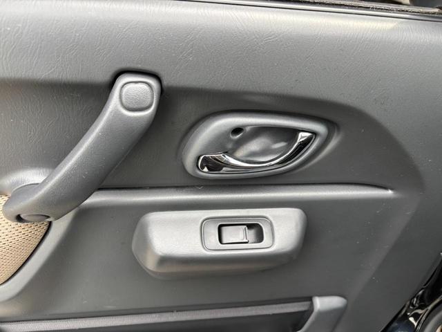 ジムニー ランドベンチャー　４ＷＤ　１０型ＡＴ　ＳＤナビ　フルセグＴＶ　記録簿　レザーシート　Ｂｌｕｅｔｏｏｔｈ　バックカメラ　ステリモ　シートヒーター　マッドガード　背面タイヤカバー　純正１６ＡＷ　ＨＩＤライト　フォグ　電格ミラー　革巻ハンドル　フロアマット　キーレス（74枚目）