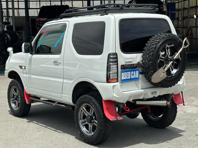 ジムニー ランドベンチャー　４ＷＤ　／１０型ＭＴ　車高調　リフトアップ　ＳＤナビ　ショートバンパー　社外マフラー　社外テール　ルーフキャリア　けん引フック　サイドガード　フルセグ　Ｂｌｕｅｔｏｏｔｈ　バックカメラ　ドラレコ　ＬＥＤライト　スコップ　マッドガード　フォグ（9枚目）