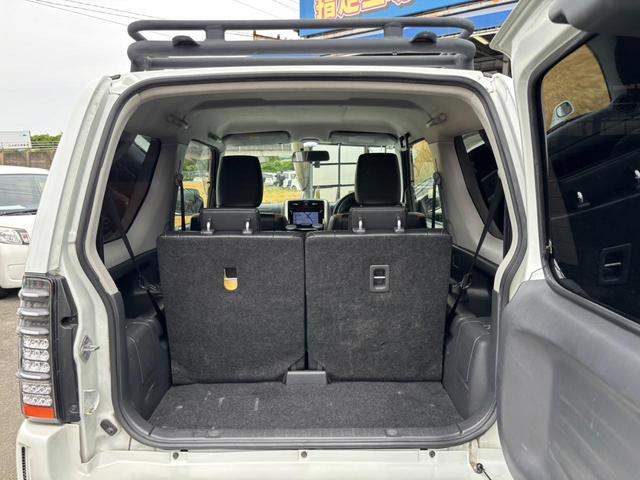 ジムニー ランドベンチャー　４ＷＤ　／１０型ＭＴ　車高調　リフトアップ　ＳＤナビ　ショートバンパー　社外マフラー　社外テール　ルーフキャリア　けん引フック　サイドガード　フルセグ　Ｂｌｕｅｔｏｏｔｈ　バックカメラ　ドラレコ　ＬＥＤライト　スコップ　マッドガード　フォグ（10枚目）