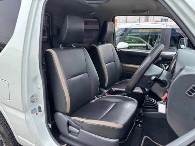 ジムニー ランドベンチャー　４ＷＤ　／１０型ＭＴ　車高調　リフトアップ　ＳＤナビ　ショートバンパー　社外マフラー　社外テール　ルーフキャリア　けん引フック　サイドガード　フルセグ　Ｂｌｕｅｔｏｏｔｈ　バックカメラ　ドラレコ　ＬＥＤライト　スコップ　マッドガード　フォグ（15枚目）